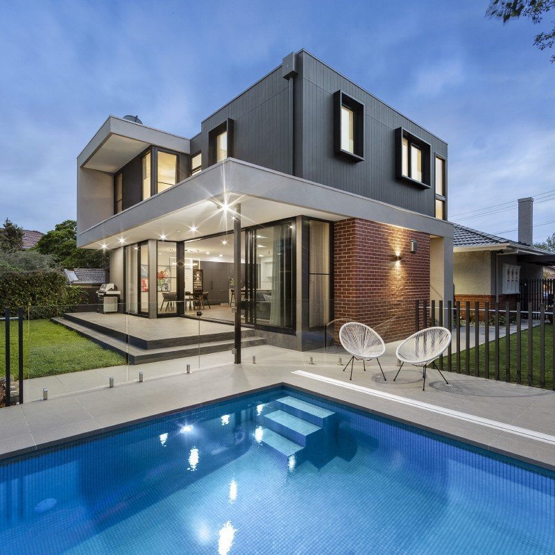 Foto de casa lujosa con piscina